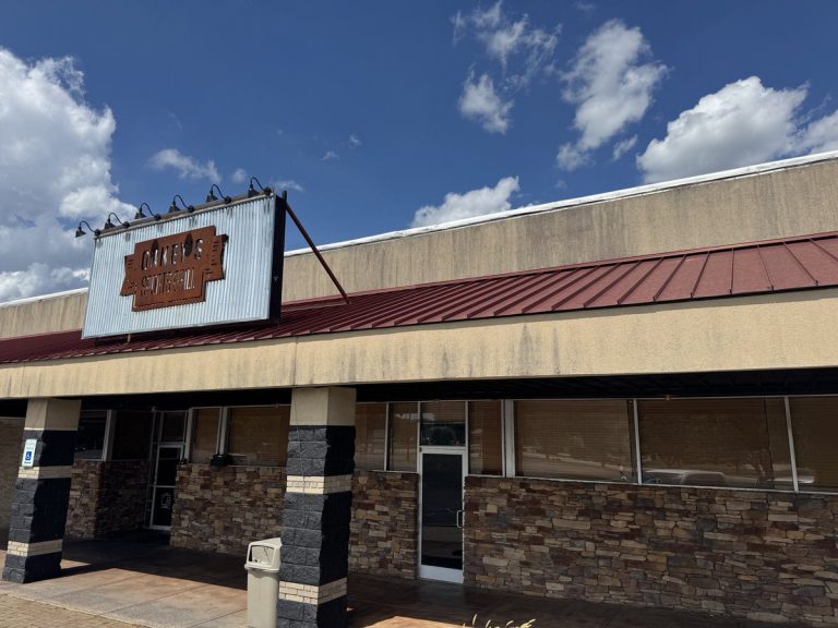 oakeys sports grill findit 768x576